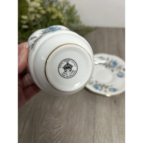 Vintage Royal Dover Bone China England Teacup & Saucer Blue Grey Roses Gold Trim - Picture 6 of 7
